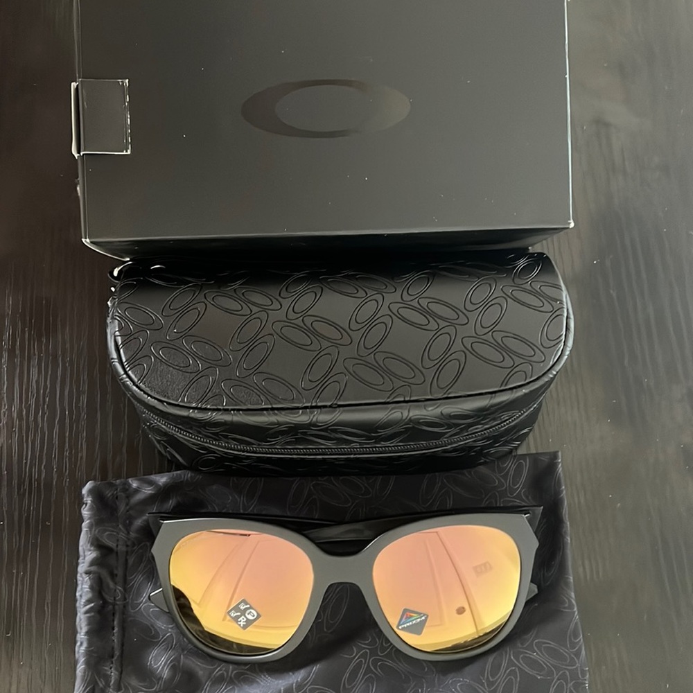 OAKLEY LOW KEY
